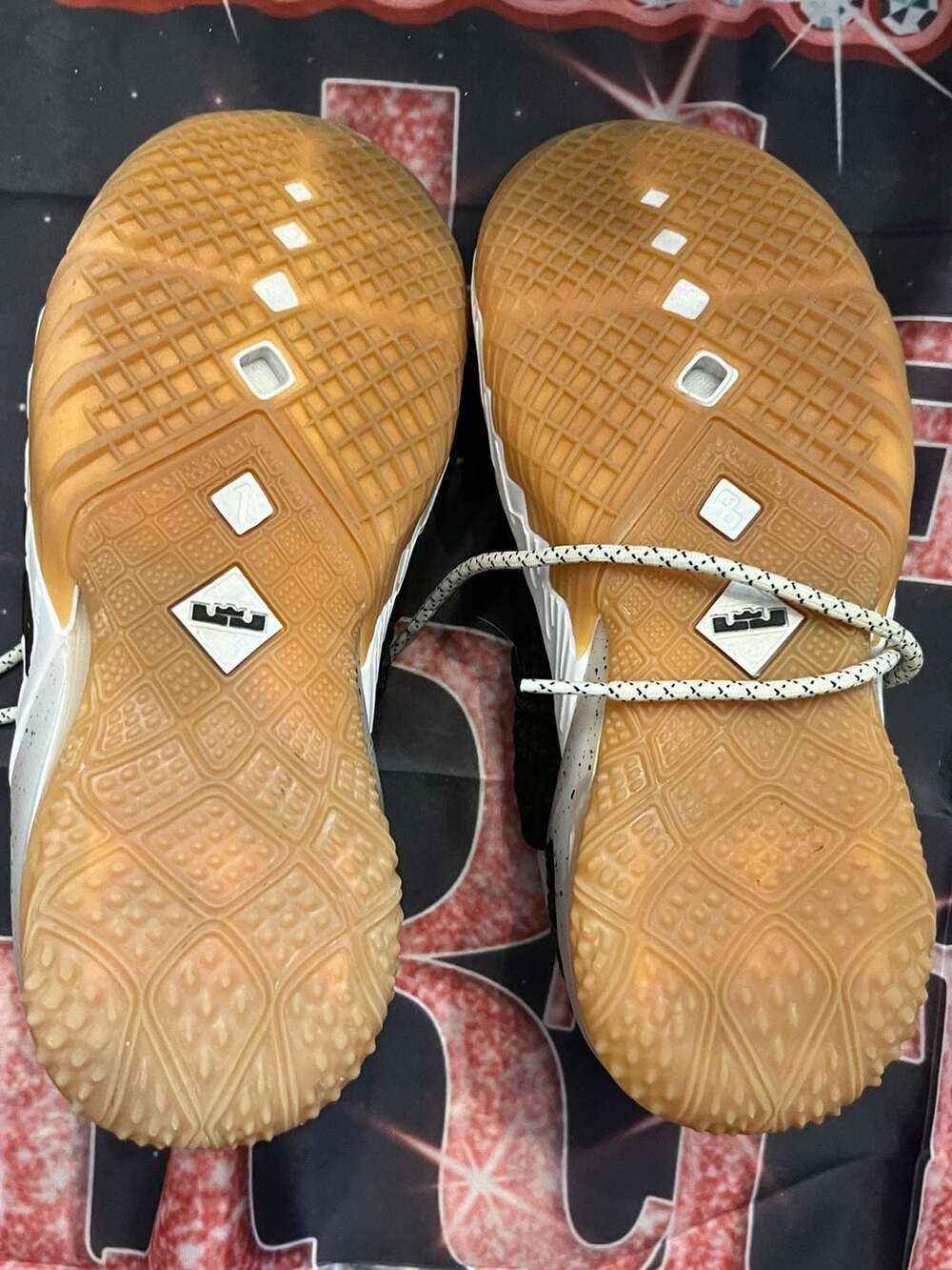 Nike LeBron 18 Basketball Shoes Black/White-Gum Sole 5.5Y - Picture 2 of 3